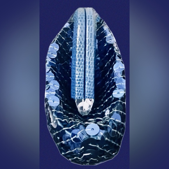 New Coach Sequin Kisslock Clutch Leather Wristlet Handle
New W/O Tag - Picture 7 of 12